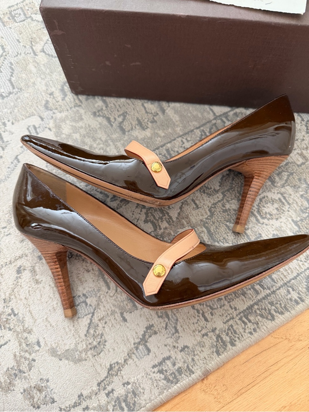 LOUIS VUITTON Brown Patent Leather Pointed 3” heels with leather Strap - Picture 2 of 6